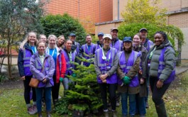 Corporate volunteers refresh staff garden at Queen Charlotte’s and Chelsea Hospital